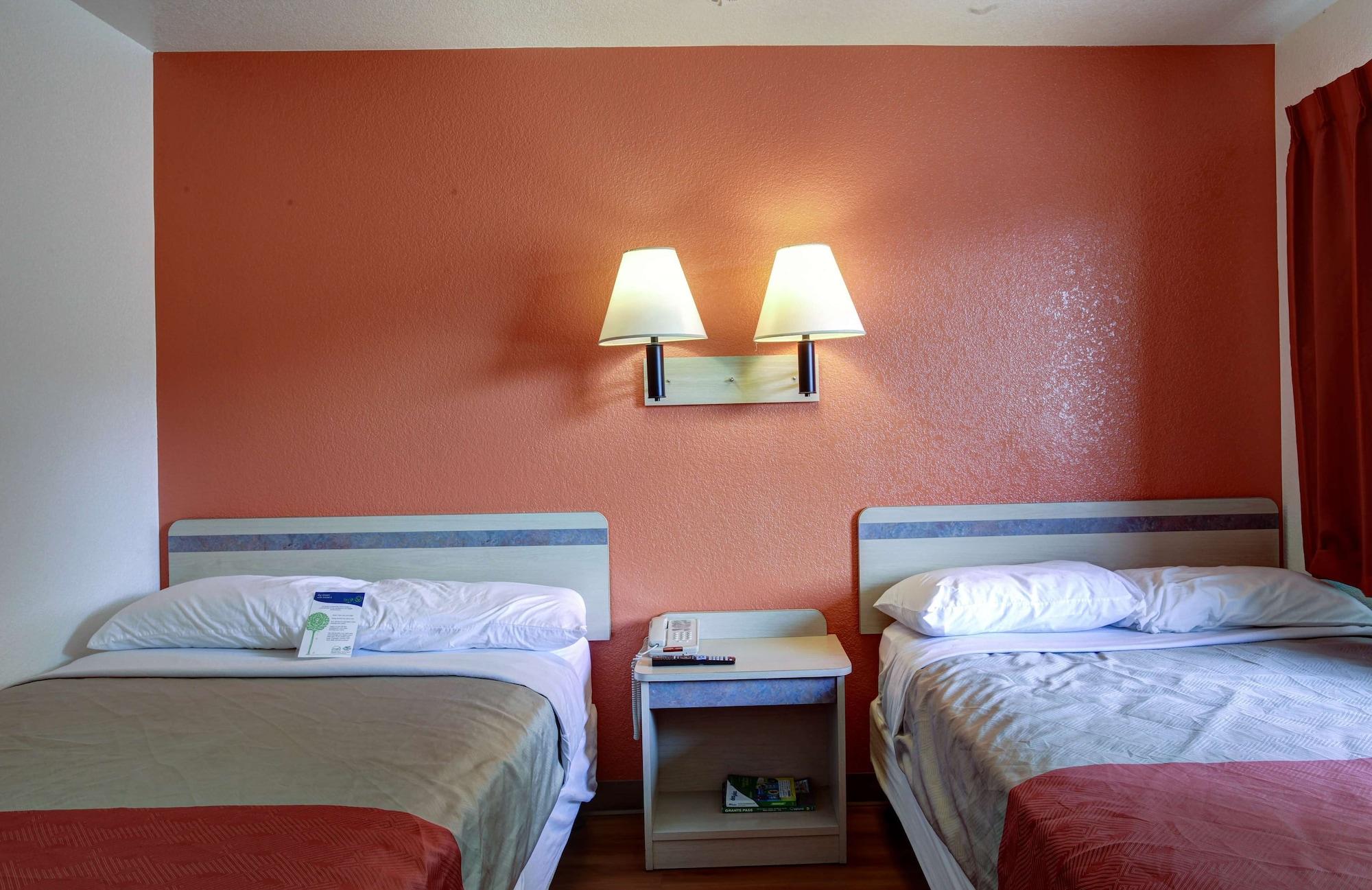 Hotel 6-grants Pass, Or